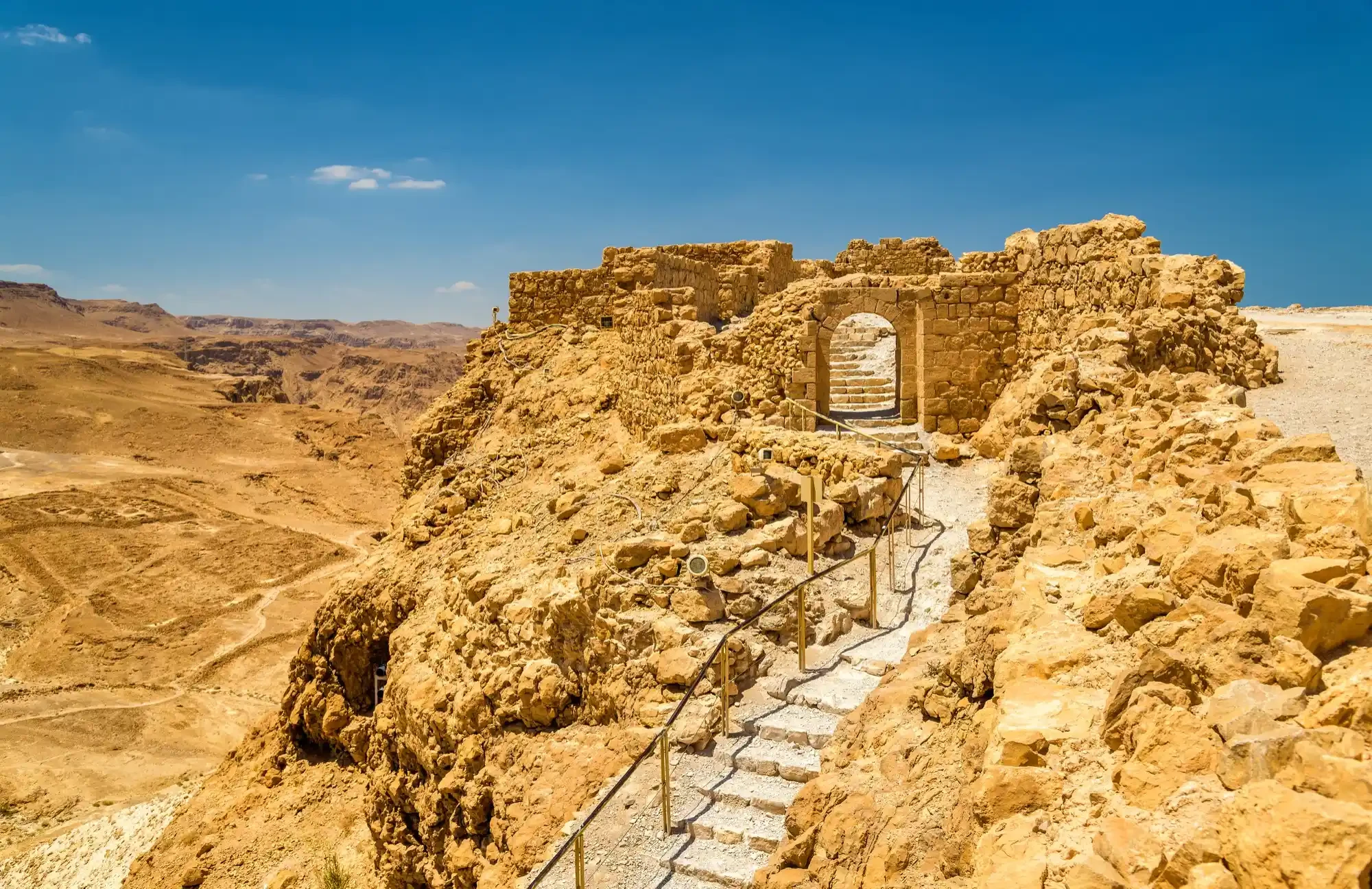 מצדה בזריחה מעל ים המלח