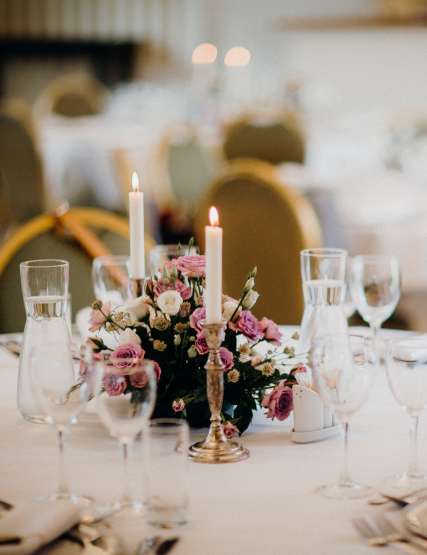 אולמות אירועים וחדרי ישיבות 