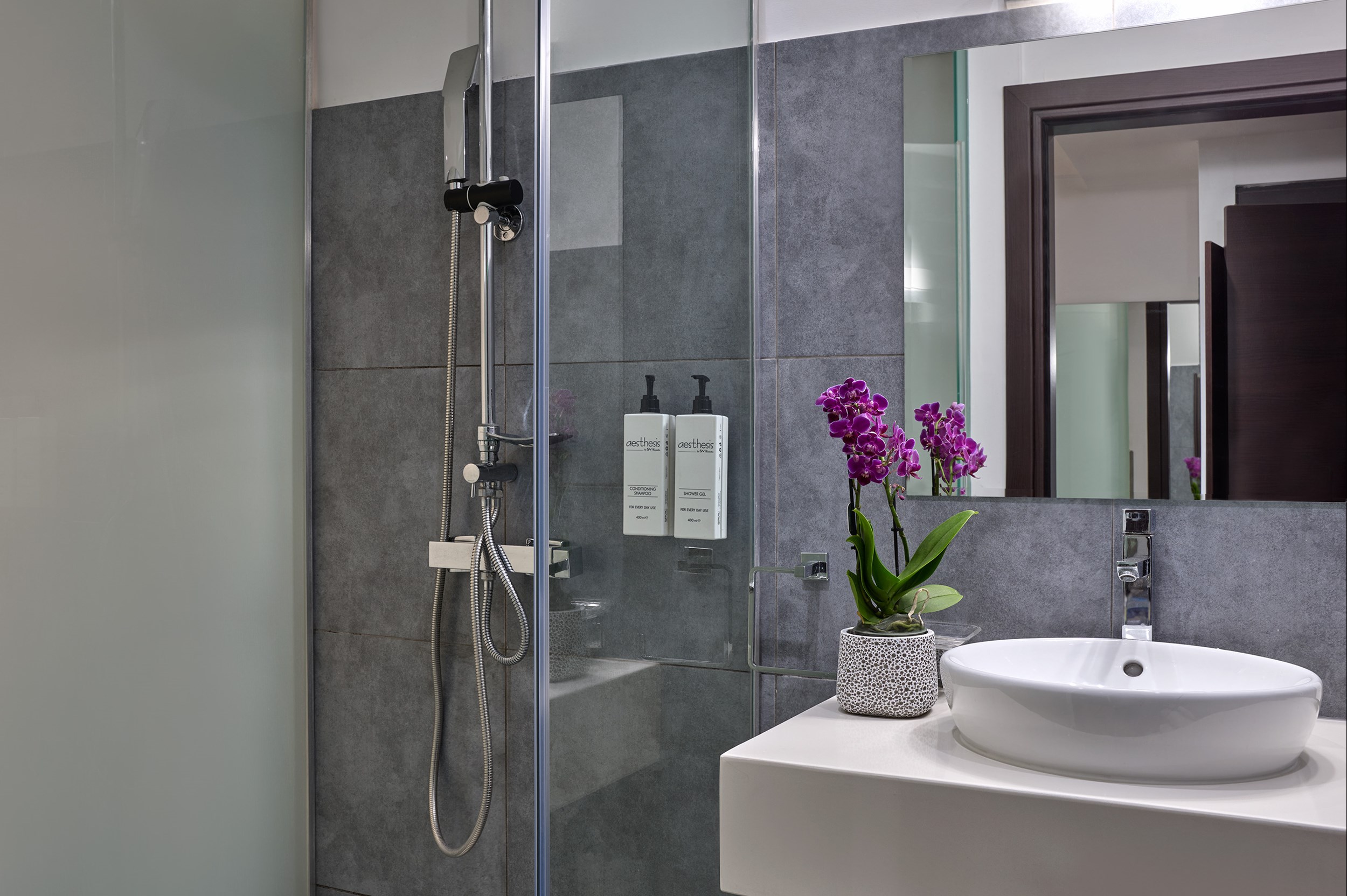 breezestandard-room3bathroomdimitris-chachlas-1-